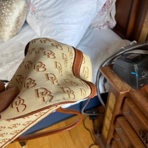 Dooney & Bourke Pocketbook Tote -Material & Leather - Picture 4 of 15